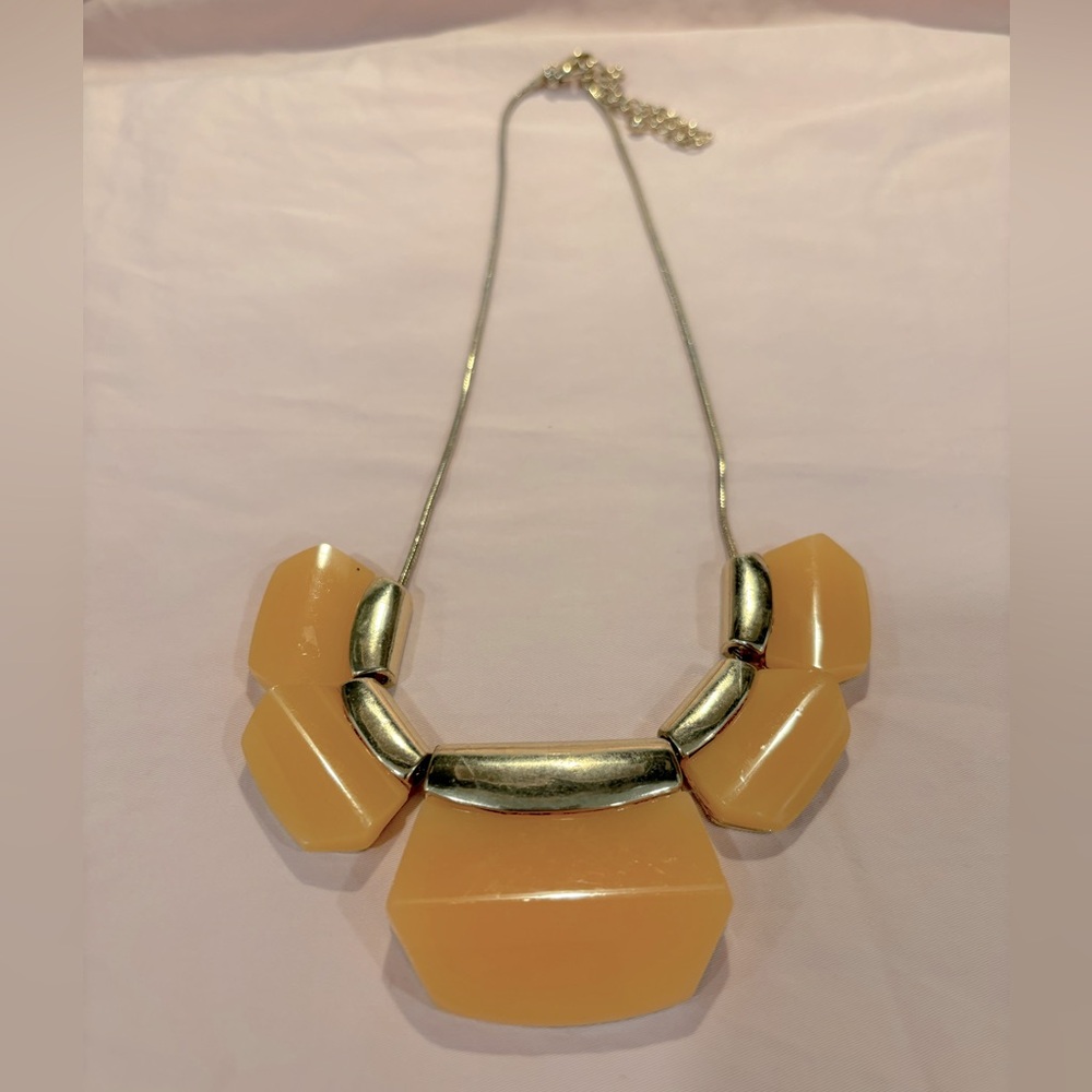 Necklace, Coral w Gold